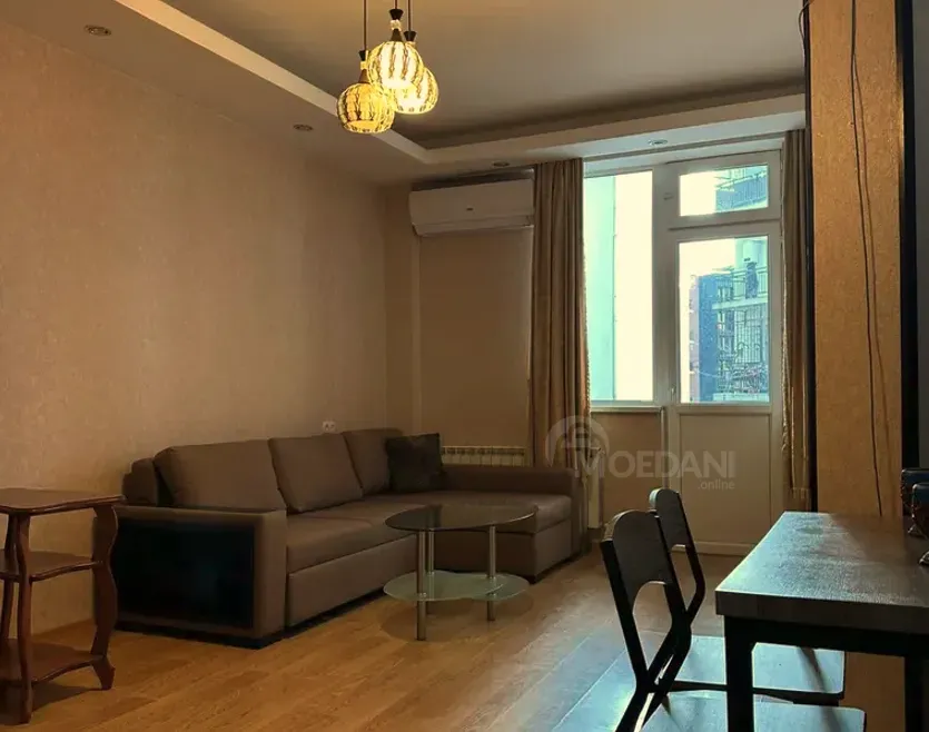 Продам 3-комн. квартиру 68м² 6/8 эт. Батуми - изображение 1