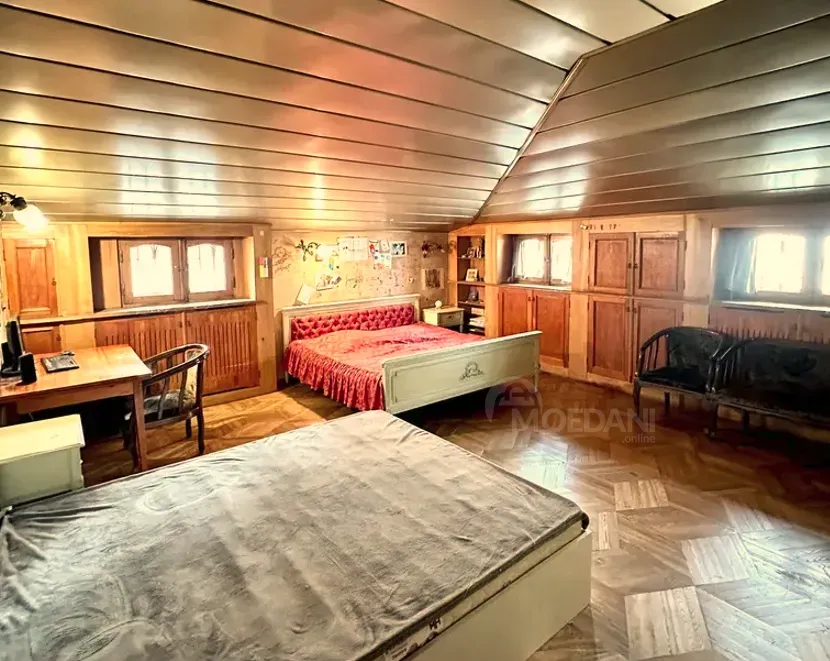 ქირავდება 5 ოთახიანი ბინა 180მ² 5/5 სართ თბილისი - photo 1