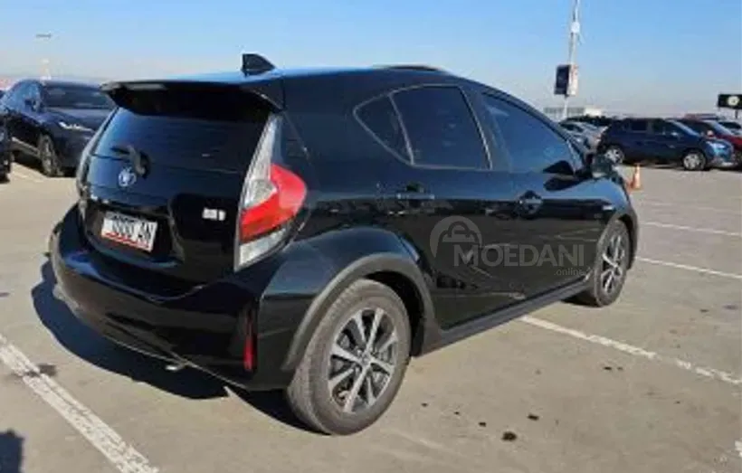 Toyota Prius C 1.5L 2018 Тбилиси - изображение 4