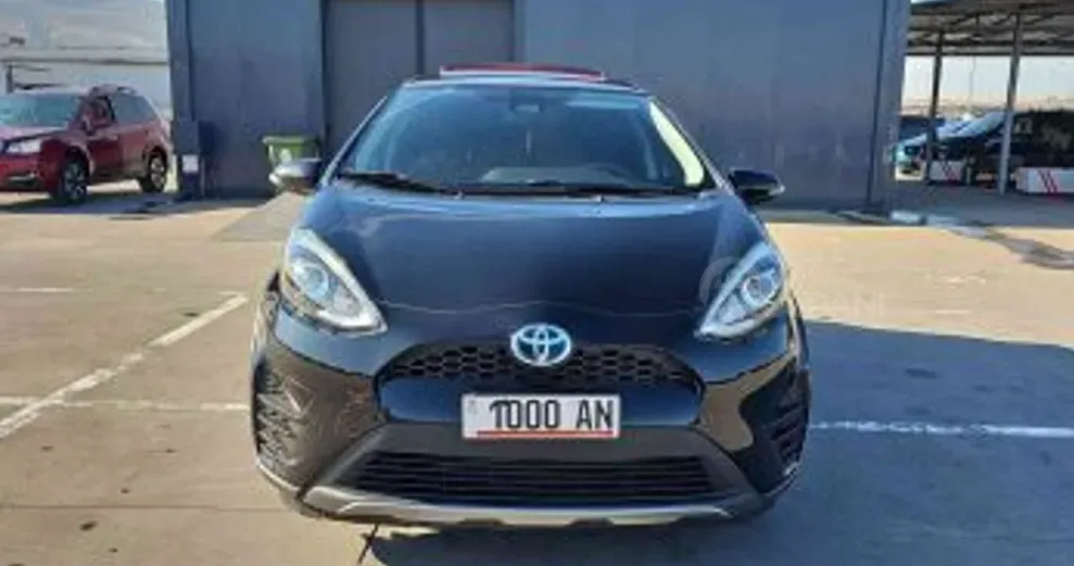 Toyota Prius C 1.5L 2018 Тбилиси - изображение 1