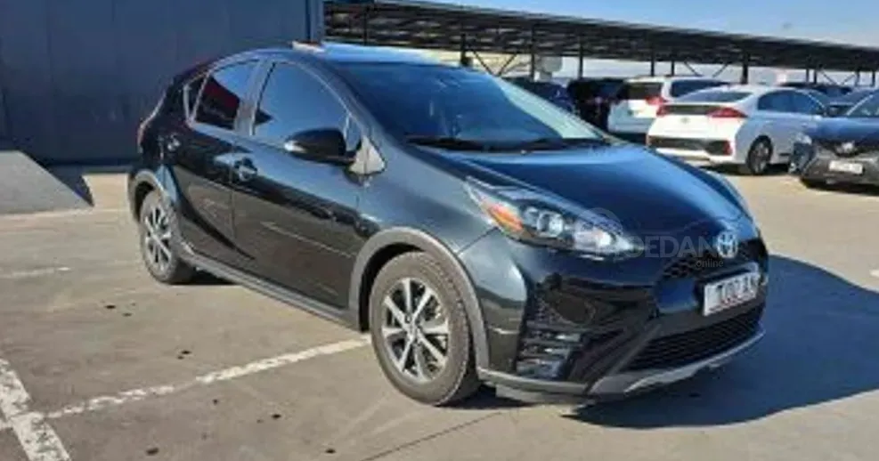 Toyota Prius C 1.5L 2018 Тбилиси - изображение 3