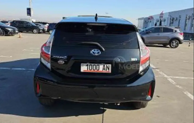 Toyota Prius C 1.5L 2018 Тбилиси - изображение 7