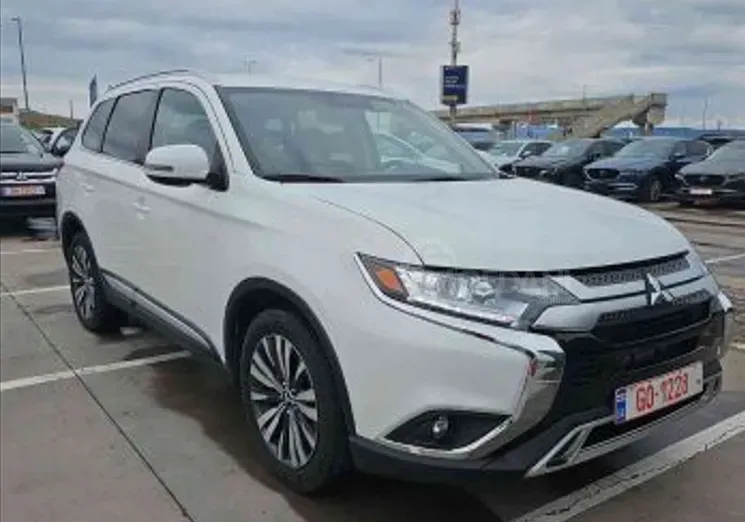 Mitsubishi Outlander 2019 Тбилиси - изображение 3