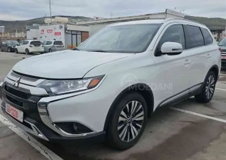 Mitsubishi Outlander 2019 Тбилиси - изображение 2