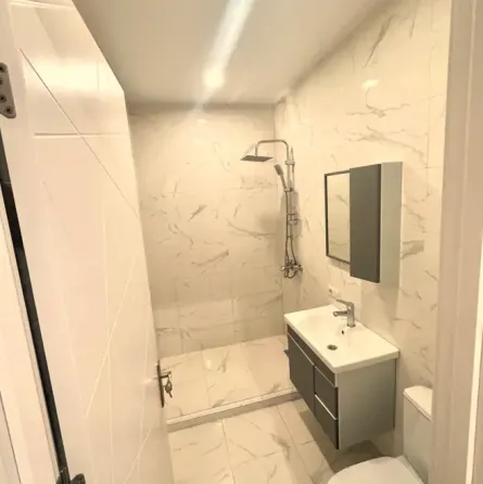 ქირავდება 2 ოთახიანი ბინა 45მ² 5/10 სართ თბილისი