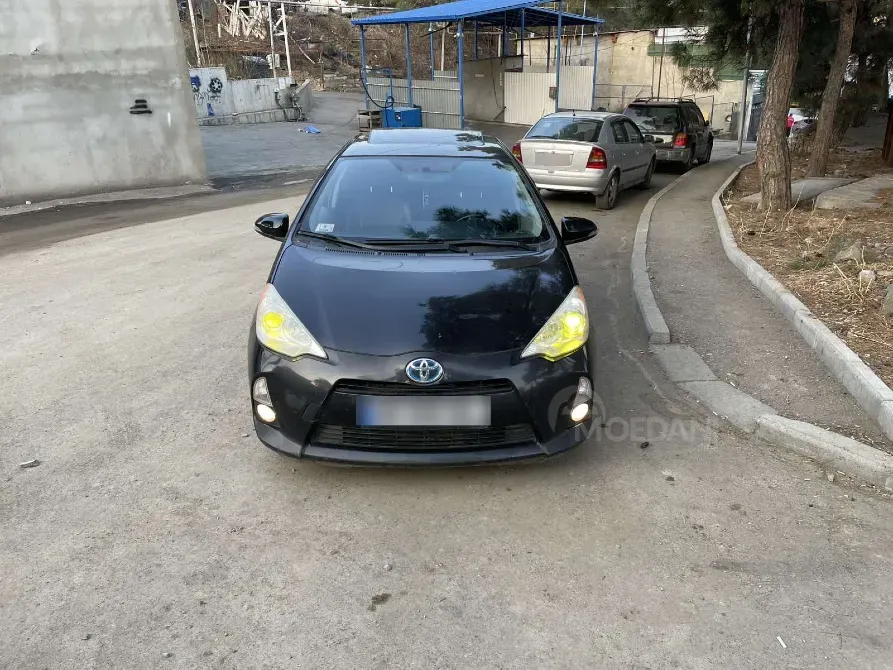 Toyota Prius C 1.5L 2013 Тбилиси - изображение 6