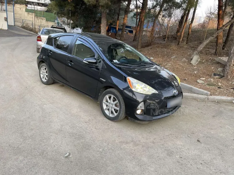 Toyota Prius C 1.5L 2013 Тбилиси - изображение 5