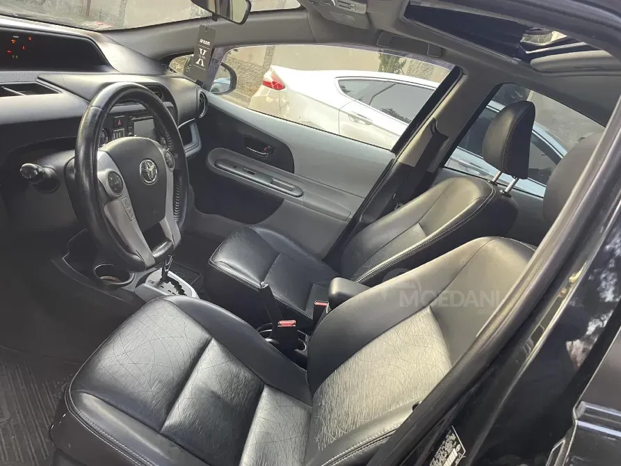 Toyota Prius C 1.5L 2013 Тбилиси - изображение 8