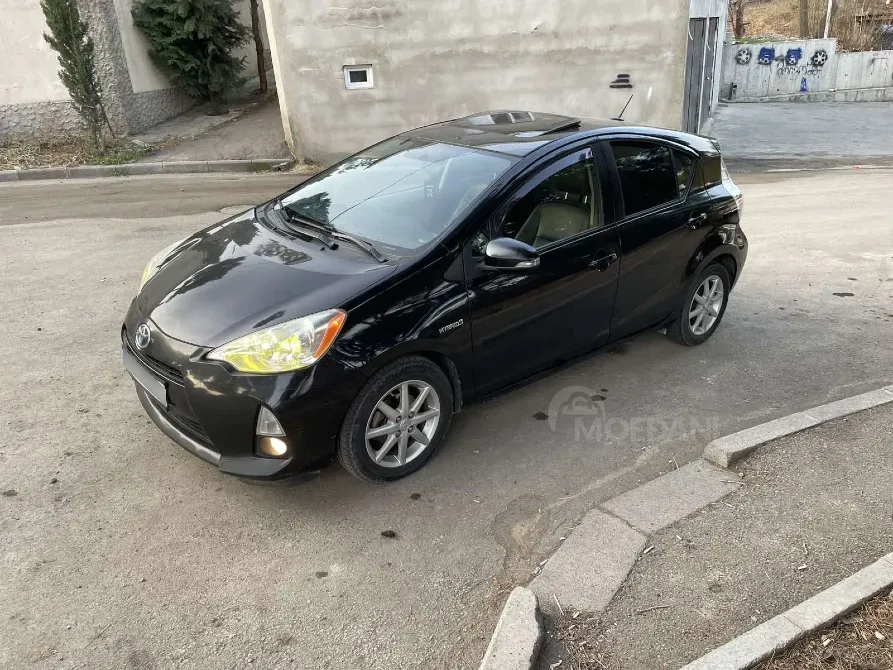 Toyota Prius C 1.5L 2013 Тбилиси - изображение 1