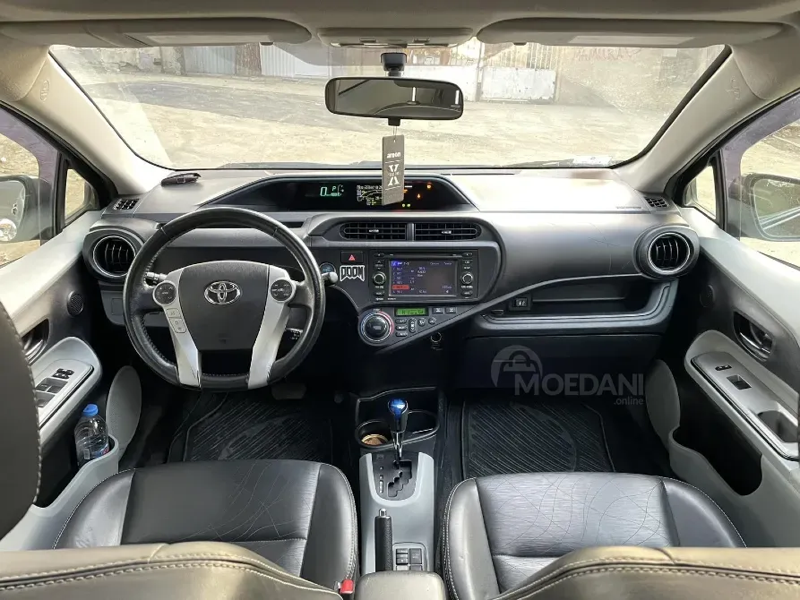Toyota Prius C 1.5L 2013 Тбилиси - изображение 7
