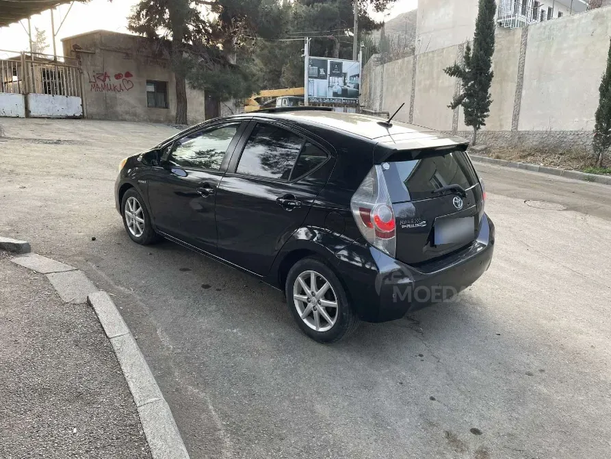 Toyota Prius C 1.5L 2013 Тбилиси - изображение 3