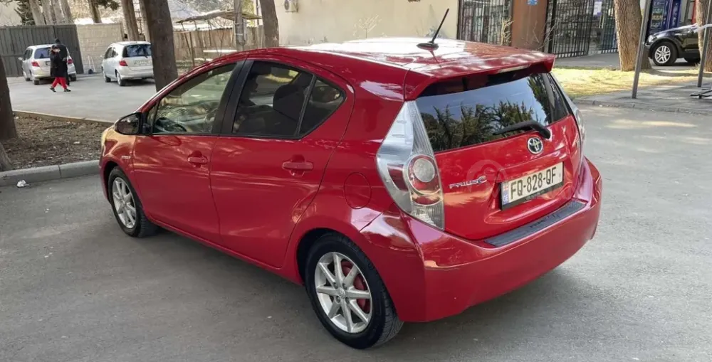 Toyota Prius C 1.5L 2012 Тбилиси - изображение 5