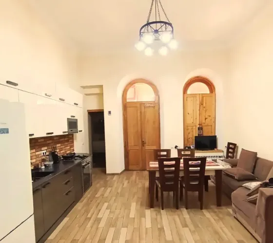 იყიდება 5 ოთახიანი ბინას 112მ² 2/3 სართ თბილისი