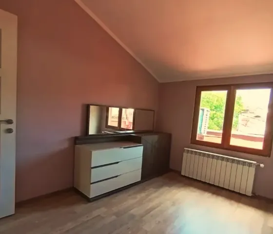 იყიდება 5 ოთახიანი ბინას 112მ² 2/3 სართ თბილისი