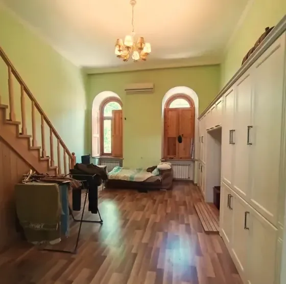 იყიდება 5 ოთახიანი ბინას 112მ² 2/3 სართ თბილისი