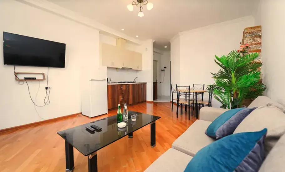 Сдам 2-комн. квартиру на сутки в Тбилиси  60м² 6/10 эт. Тбилиси - изображение 1