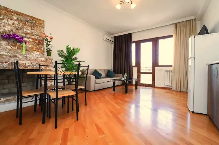 Сдам 2-комн. квартиру на сутки в Тбилиси  60м² 6/10 эт. Тбилиси - изображение 2