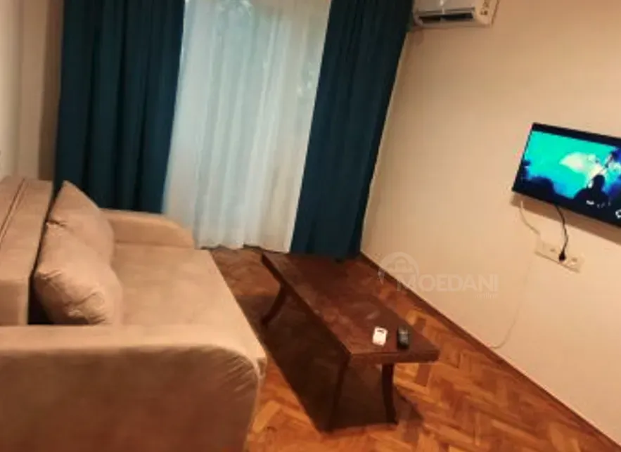 Сдам 1-комн. квартиру на сутки в Тбилиси  65м² 2/10 эт. Тбилиси - изображение 2