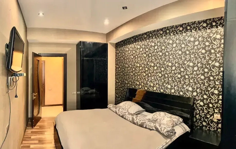 Сдам 3-комн. квартиру на сутки в Тбилиси  150м² 2/10 эт. Тбилиси - изображение 2