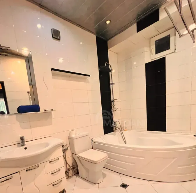 Сдам 3-комн. квартиру на сутки в Тбилиси  150м² 2/10 эт. Тбилиси - изображение 3