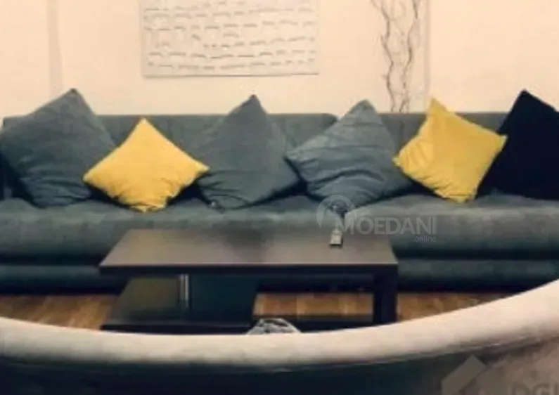 Сдам 3-комн. квартиру на сутки в Тбилиси  100м² 2/5 эт. Тбилиси - изображение 1