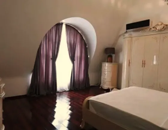 ქირავდება 7+ ოთახიანი ბინა 180მ² 9/9 სართ თბილისი