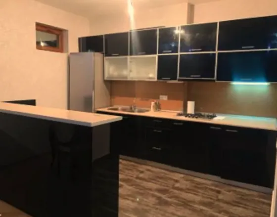 ქირავდება 5 ოთახიანი ბინა 135მ² 8/14 სართ თბილისი