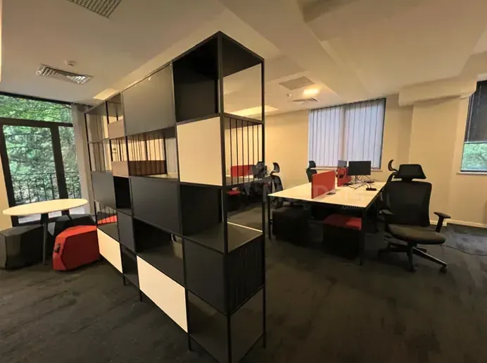 Ქირავდება საოფისე კომერციული ფართი ვერაზე თბილისი - photo 1