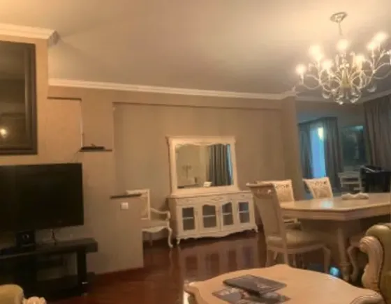 ქირავდება 5 ოთახიანი ბინა 240მ² 7/12 სართ თბილისი