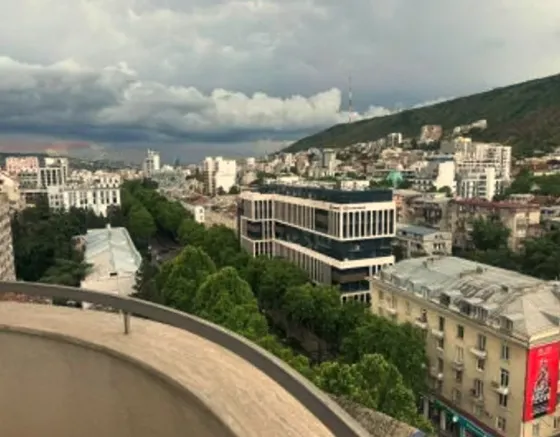 ქირავდება 5 ოთახიანი ბინა 220მ² 8/13 სართ თბილისი