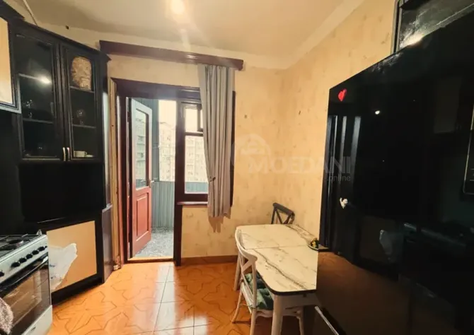 იყიდება 2 ოთახიანი ბინას $67 000  თბილისში  75მ² 6/9 სართ თბილისი - photo 1