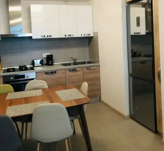 ქირავდება 2 ოთახიანი ბინა 55მ² 22/25 სართ თბილისი