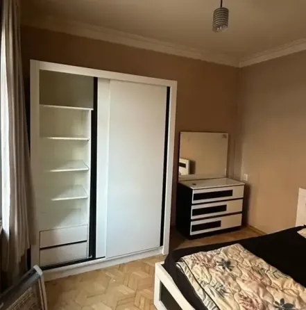 ქირავდება 2 ოთახიანი ბინა 50მ² 3/5 სართ თბილისი