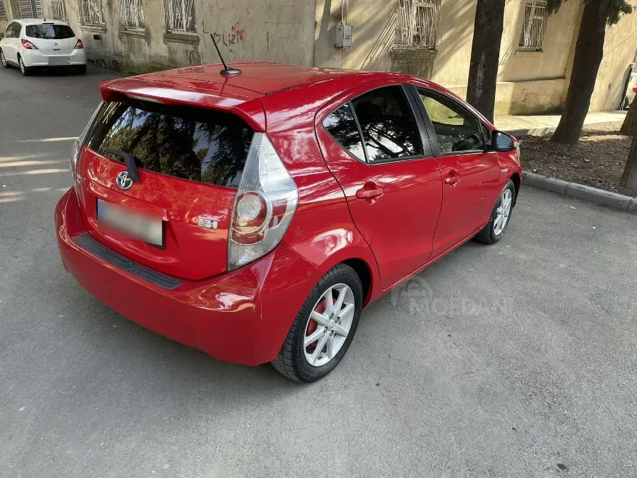 Toyota Prius C 1.5L 2012 Тбилиси - изображение 5