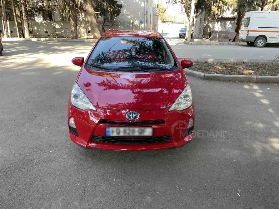 Toyota Prius C 1.5L 2012 Тбилиси - изображение 1