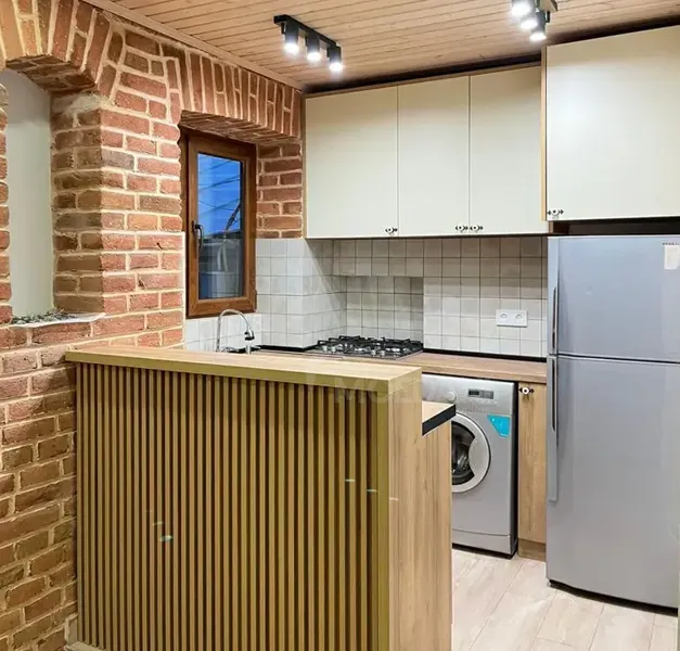 ქირავდება 2 ოთახიანი ბინა 55მ² 3/1 სართ თბილისი - photo 1