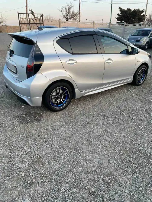 Toyota Aqua 1.3L 2013 Тбилиси - изображение 5