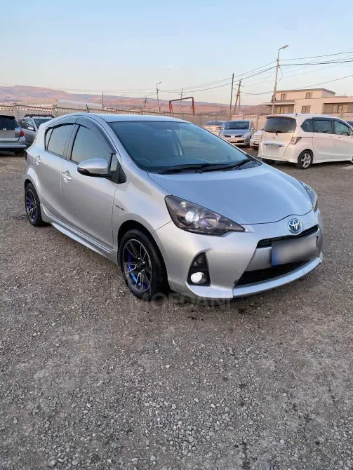 Toyota Aqua 1.3L 2013 Тбилиси - изображение 1
