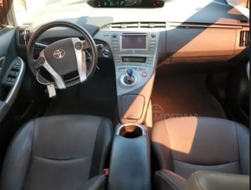 Toyota Prius 1.8L 2015 Тбилиси - изображение 8