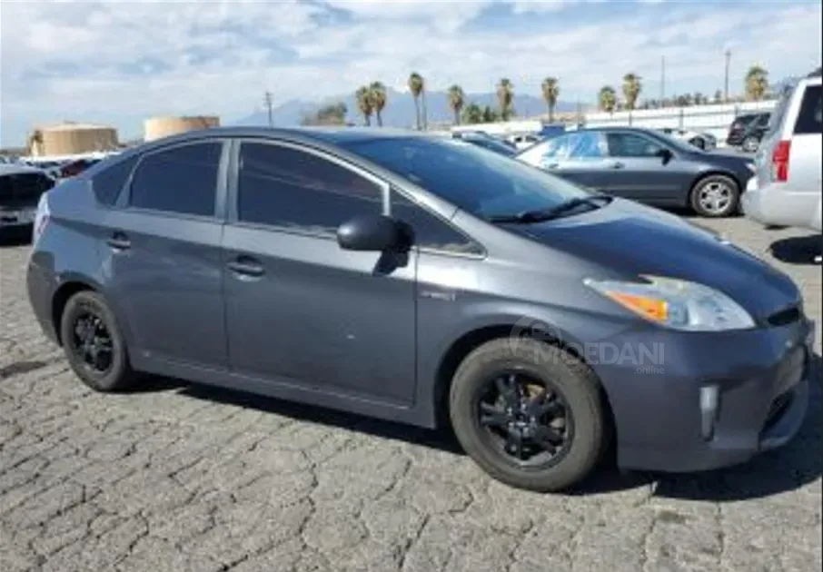 Toyota Prius 1.8L 2015 Тбилиси - изображение 6