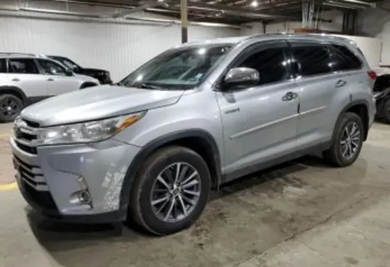 Toyota Highlander 2019 Тбилиси