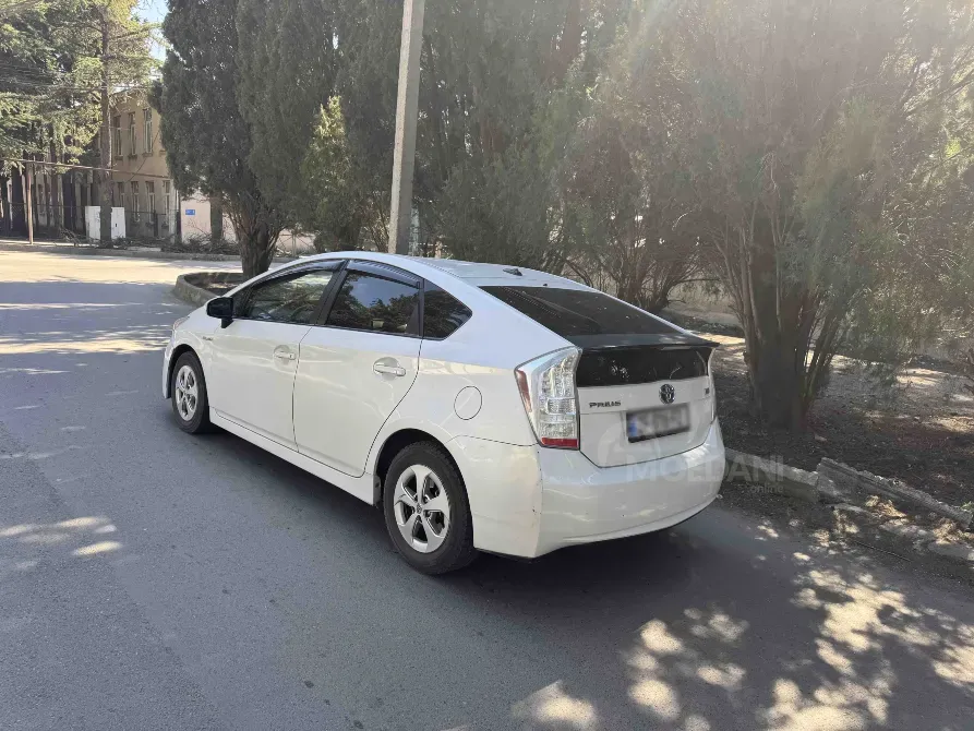 Toyota Prius 1.5L 2010 Тбилиси - изображение 3