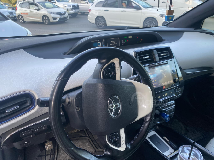 Toyota Prius 2L 2016 Тбилиси - изображение 5
