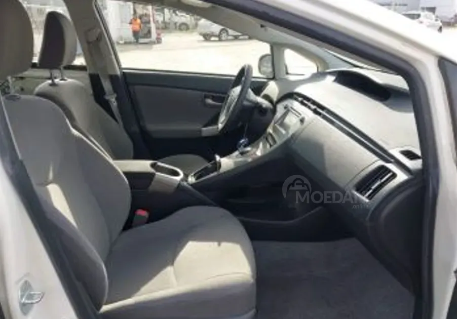 Toyota Prius 1.8L 2015 Тбилиси - изображение 4