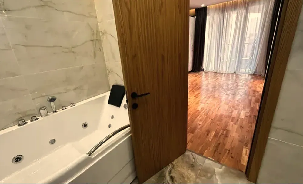 ქირავდება 5 ოთახიანი ბინა 200მ² 19/32 სართ თბილისი - photo 4