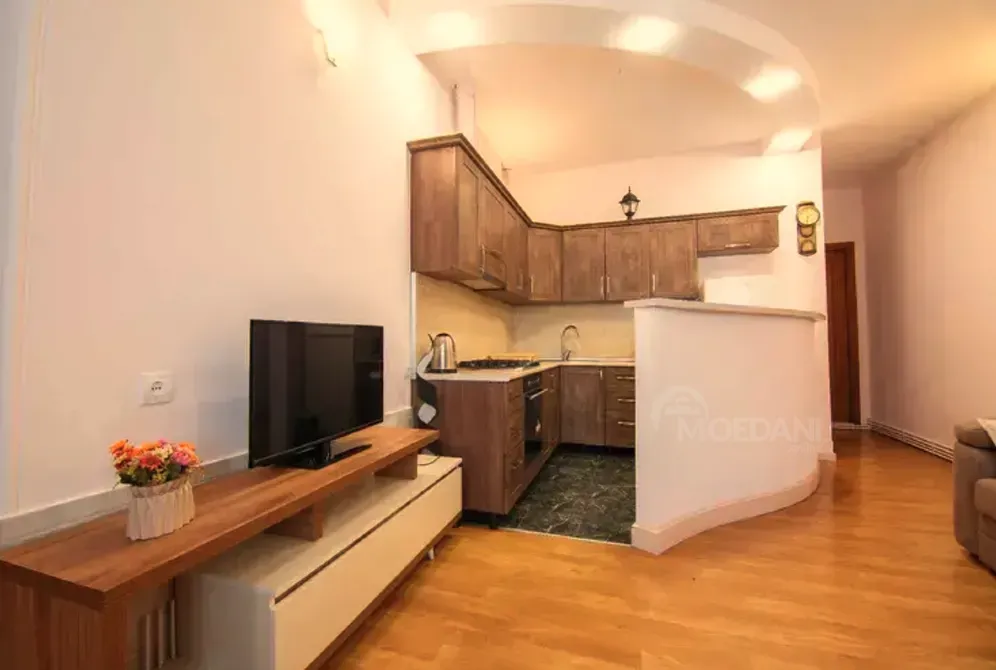 ქირავდება 2 ოთახიანი ბინა 55მ² 5/5 სართ თბილისი - photo 5