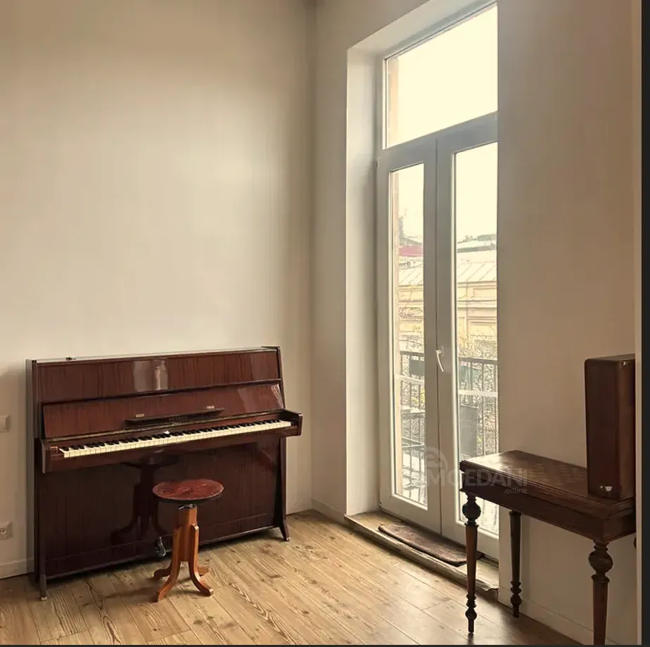 Сдам 2-комн. квартиру 45м² 3/3 эт. Тбилиси - изображение 2