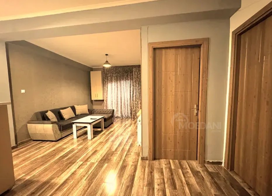 ქირავდება 2 ოთახიანი ბინა დღიურად თბილისში  50მ² 4/9 სართ თბილისი - photo 1