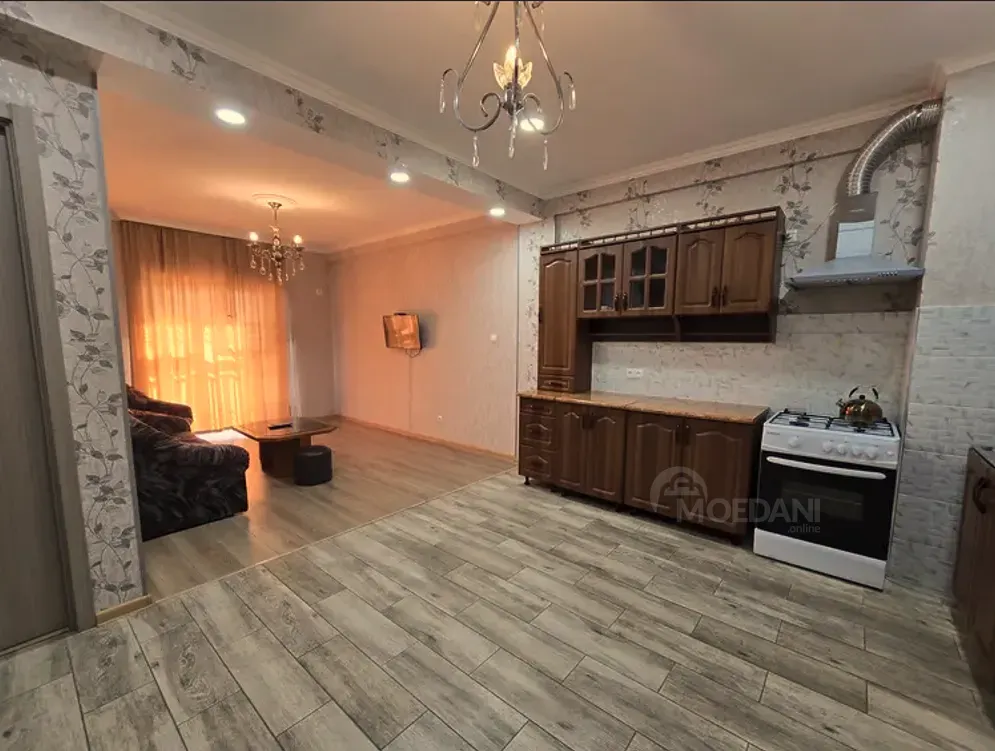 ქირავდება 2 ოთახიანი ბინა დღიურად თბილისში  50მ² 7/9 სართ თბილისი - photo 1