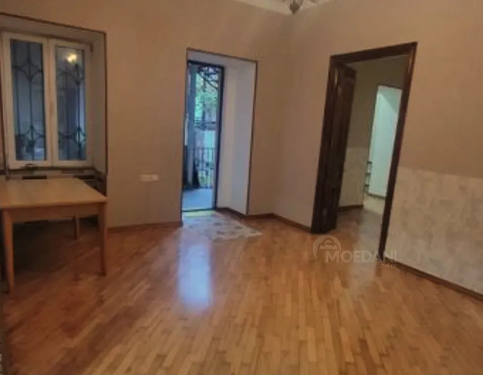 ქირავდება 2 ოთახიანი ბინა 60მ² 1/3 სართ თბილისი - photo 1